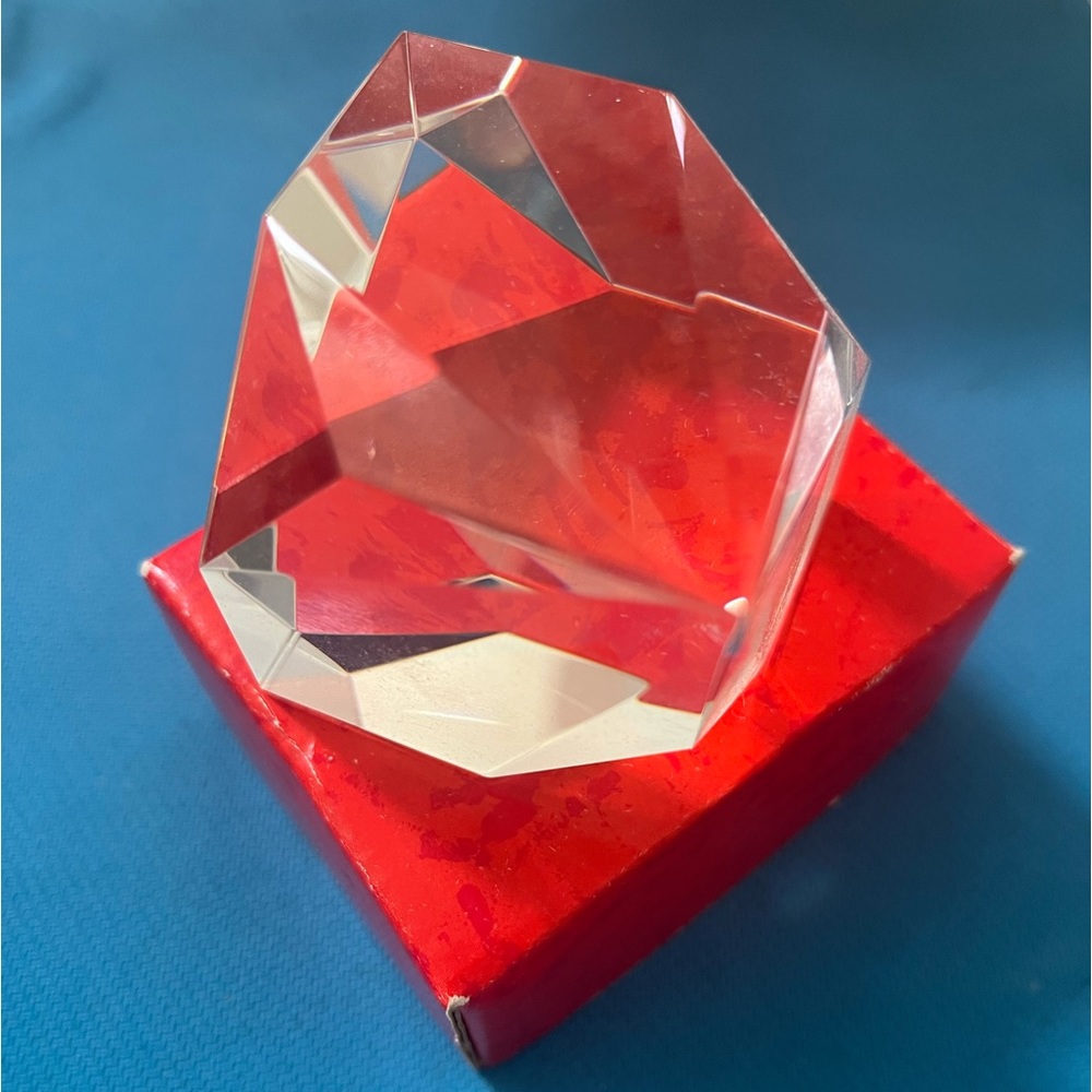 Glass Art Diamond-like paper weight